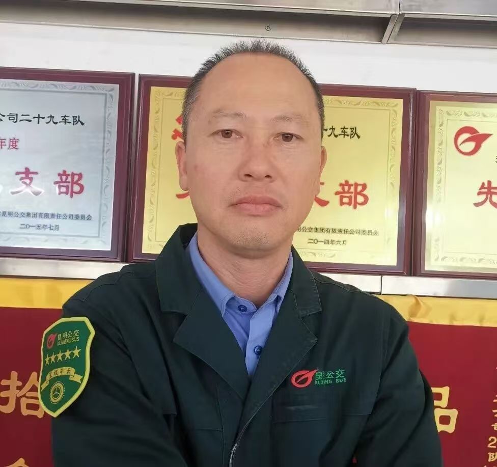 ������������Ӫ�˷ֹ�˾��־������ʮ