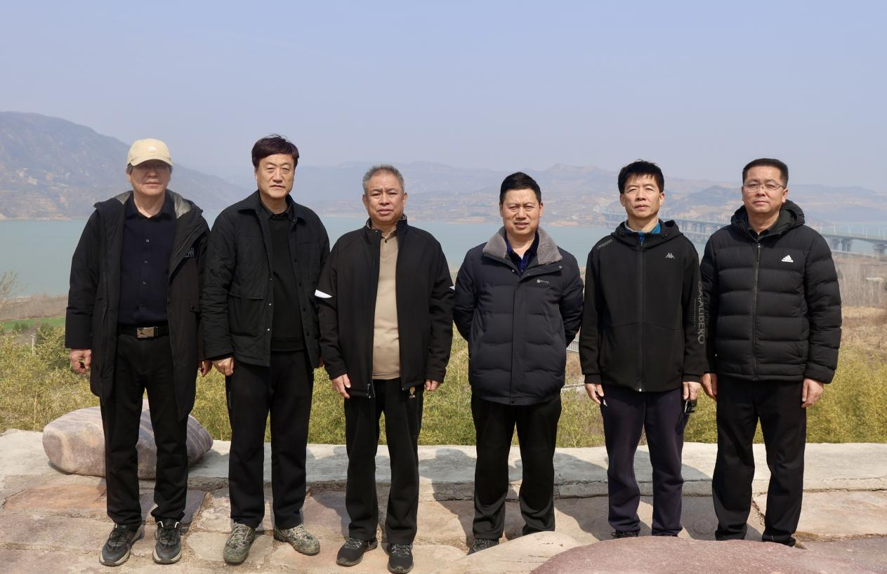 �ϴ��мǣ��ڻƺ������֮�䴥����ʷ