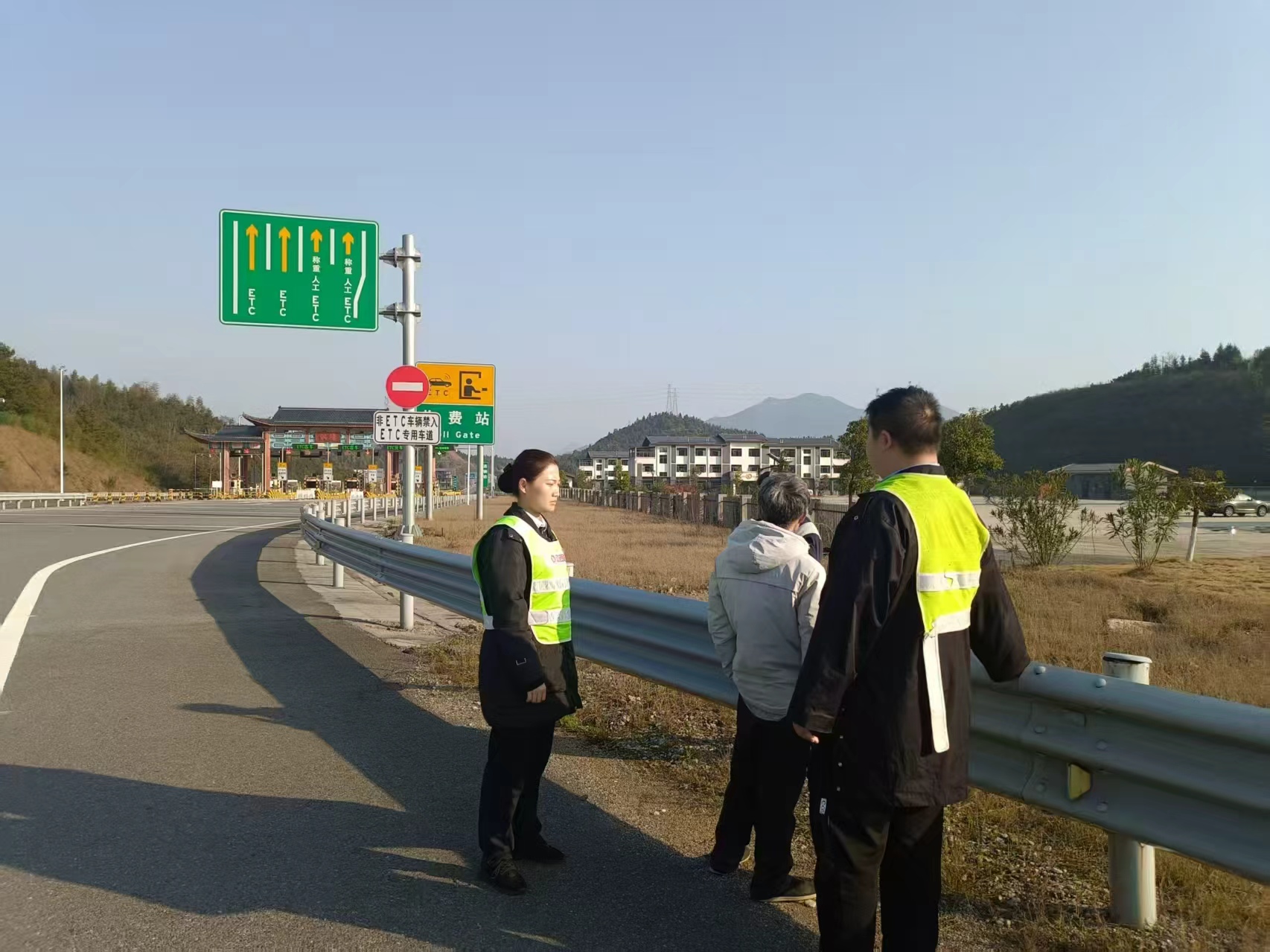 ������ͨ���ź����շ�վ�������󴳸�