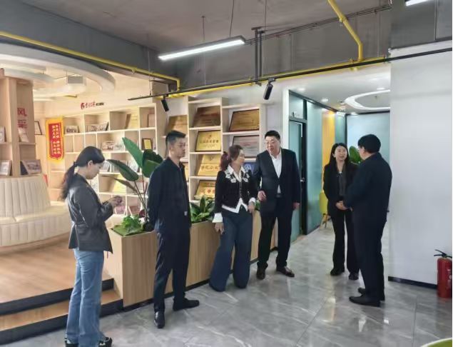 �Ϻ����ʹ���ó�����޹�˾Яӡ�����