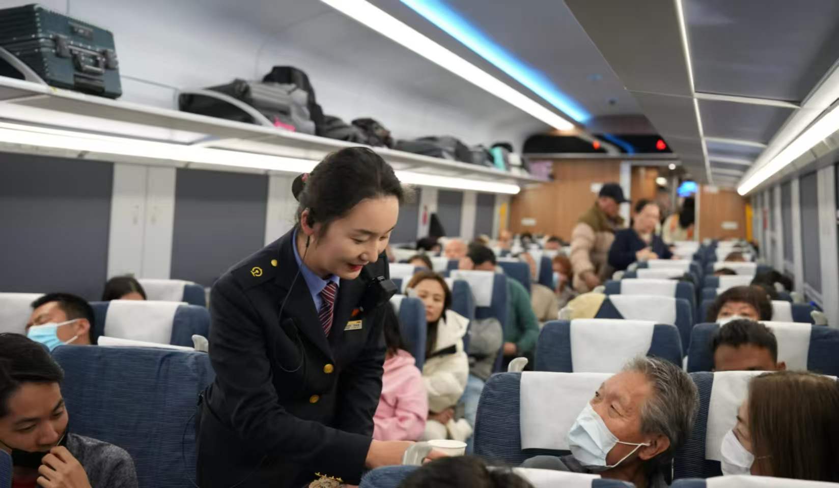 ������·�ۼƷ����ÿͳ�7000���˴�,