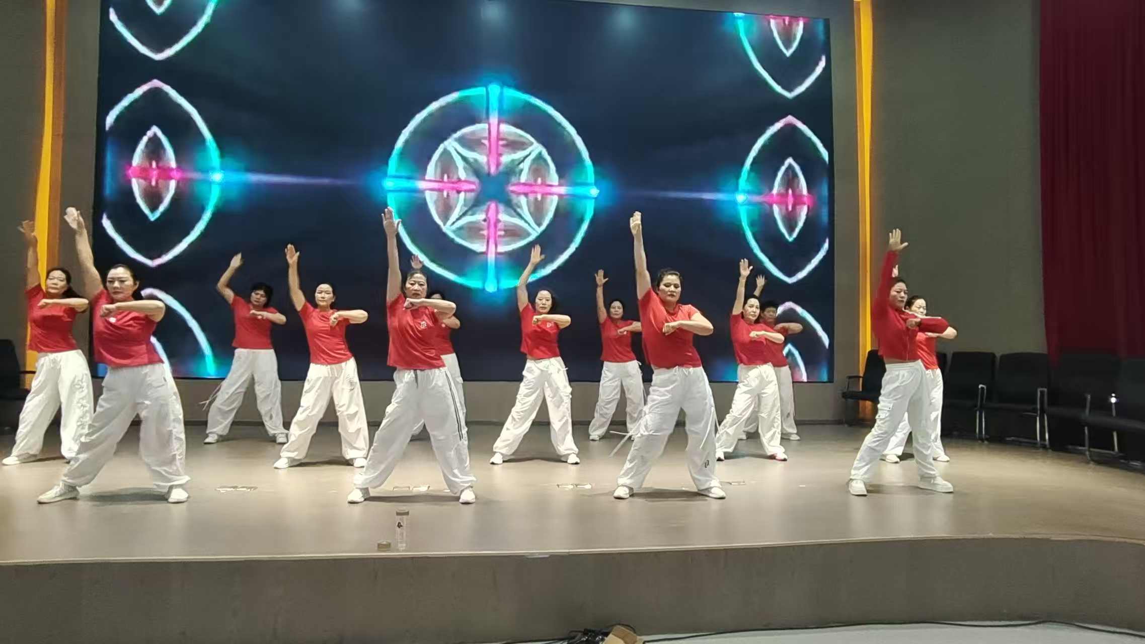 ����������ʢ�� ƽ��־Ը���³�  