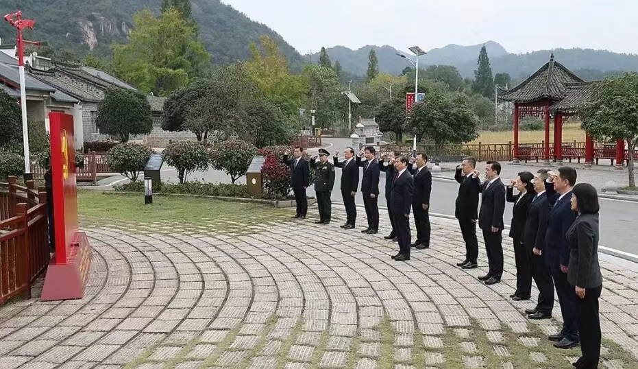 ����ʡί��Ǵ�����һ��ʡί��ί����